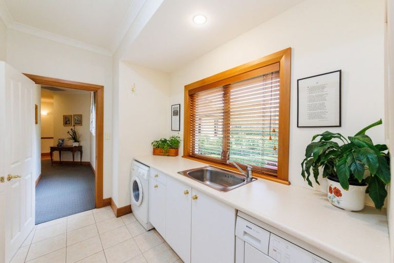 Photo of property in 5 Waicola Drive, Fitzherbert, Palmerston North, 4471