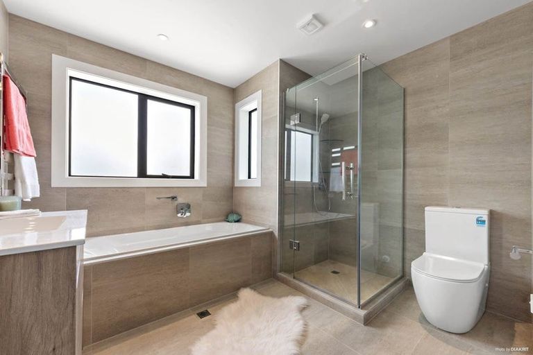 Photo of property in 37b Kingdale Road, Henderson, Auckland, 0610