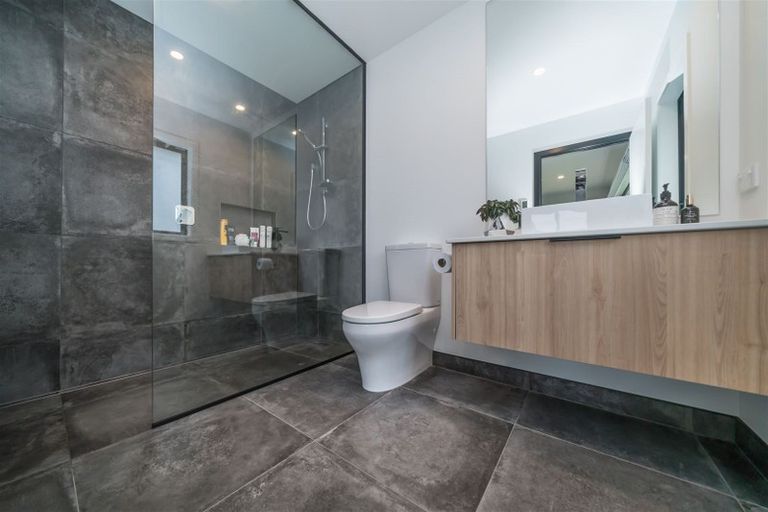 Photo of property in 21 Silicon Way, Fitzherbert, Palmerston North, 4410