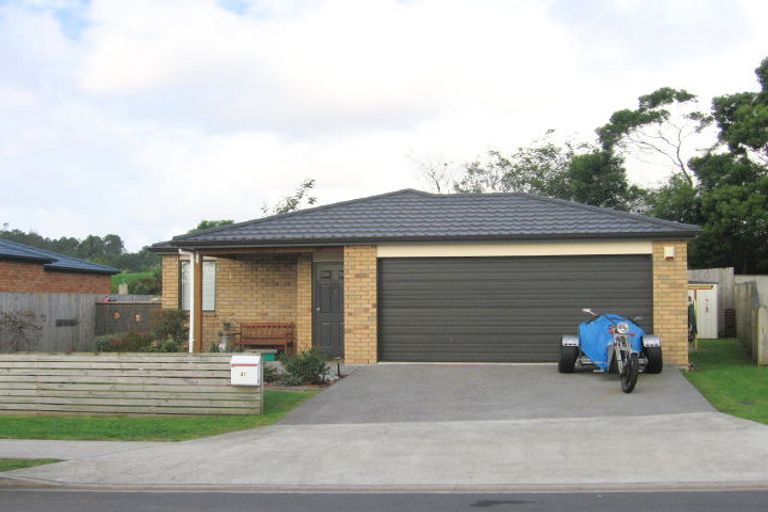 Photo of property in 31 Woodbank Drive, Glen Eden, Auckland, 0602