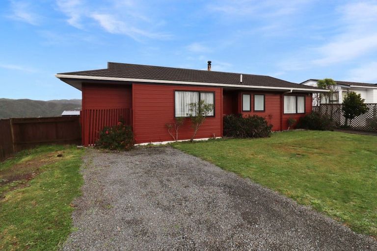 Photo of property in 16 Cathie Place, Karori, Wellington, 6012