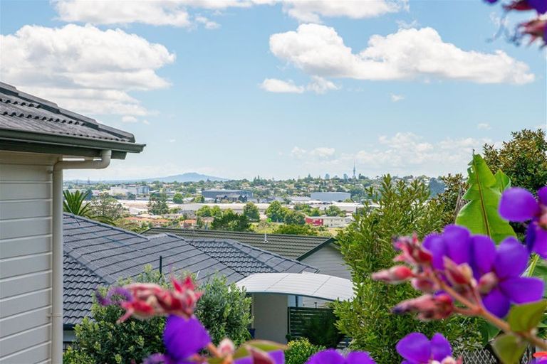 Photo of property in 76 San Valentino Drive, Henderson, Auckland, 0612
