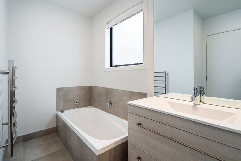 Photo of property in 5c Nea Place, Hillcrest, Auckland, 0627