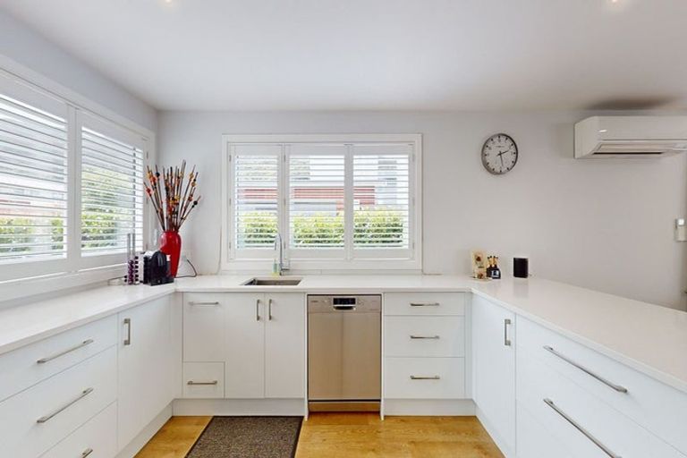 Photo of property in 92 Silverstream Road, Crofton Downs, Wellington, 6035