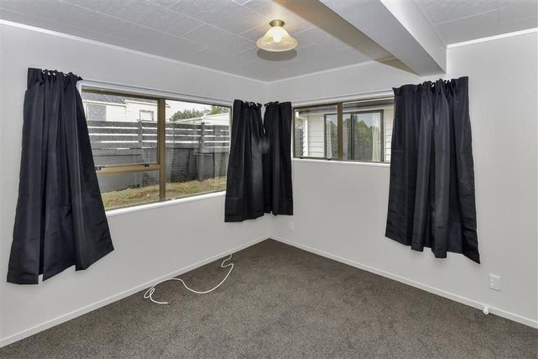 Photo of property in 4 Kopara Place, Clendon Park, Auckland, 2103