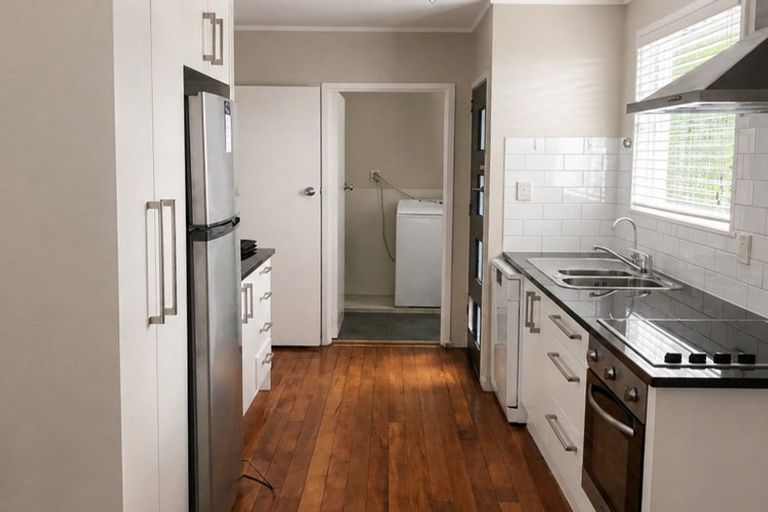 Photo of property in 30 Convair Crescent, Mangere, Auckland, 2022