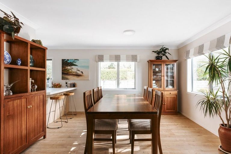 Photo of property in 16 Kayelene Place, Omokoroa, 3114