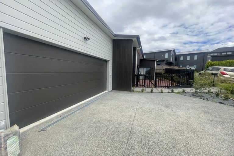 Photo of property in 15 Arawaru Avenue, Wainui, Silverdale, 0992