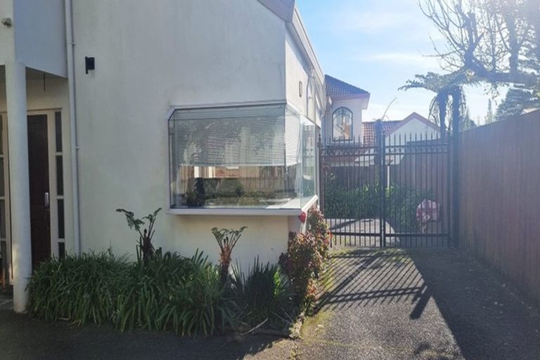 Photo of property in 2/86 Birkenhead Avenue, Birkenhead, Auckland, 0626