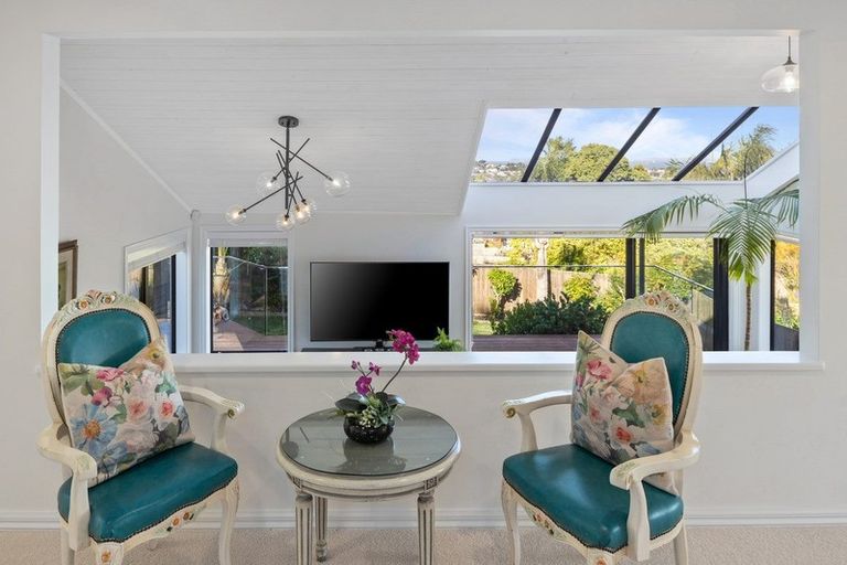 Photo of property in 4 Calypso Place, Rothesay Bay, Auckland, 0630