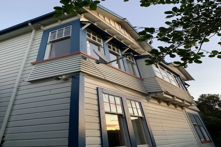 Photo of property in 25 Sutherland Crescent, Melrose, Wellington, 6023