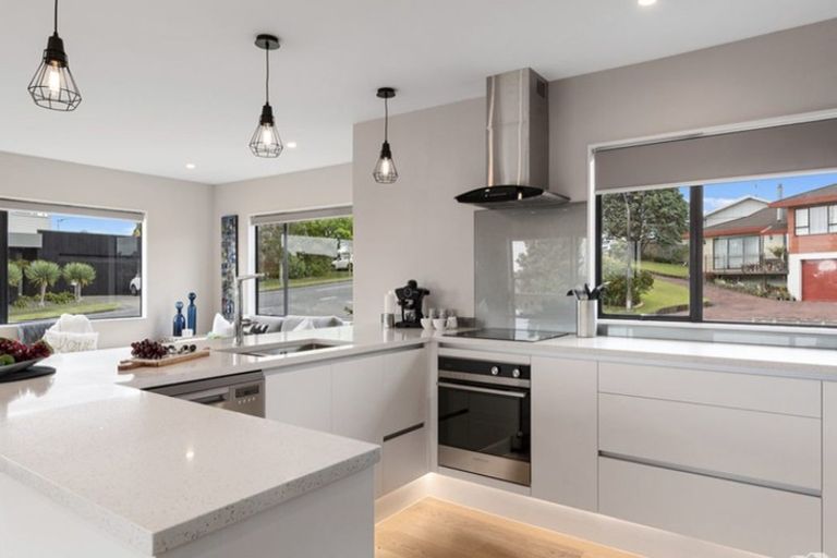 Photo of property in 168 Luckens Road, West Harbour, Auckland, 0618