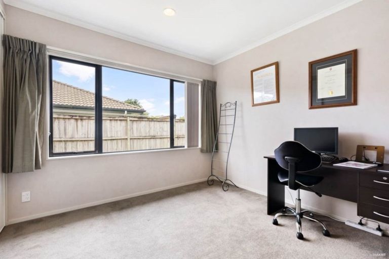 Photo of property in 52 Stranraer Crescent, Wattle Downs, Auckland, 2103