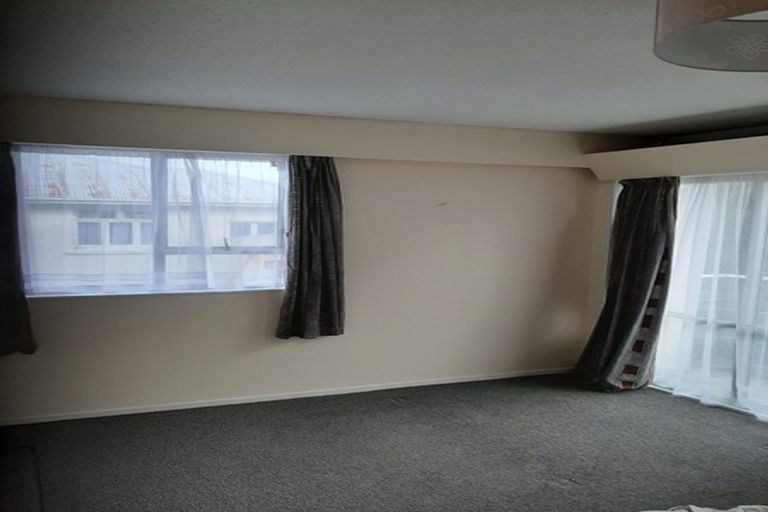 Photo of property in 5 Hawker Street, Mount Victoria, Wellington, 6011