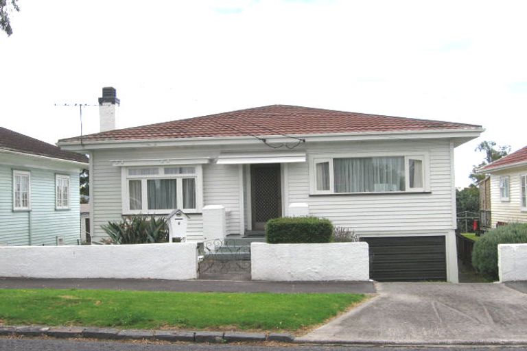 Photo of property in 6 Lambeth Road, Mount Eden, Auckland, 1041