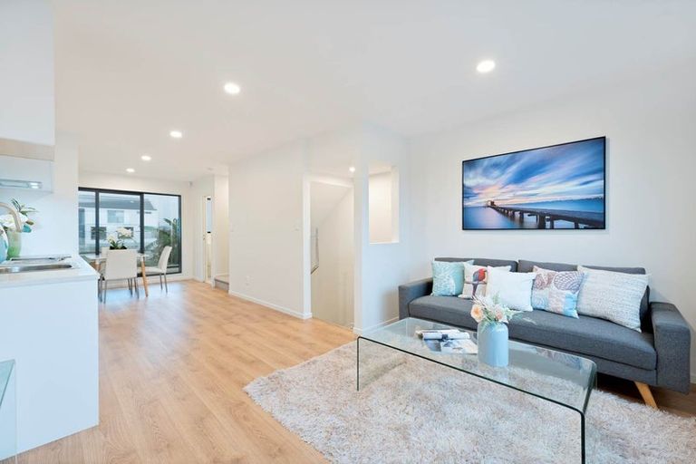 Photo of property in 4/11 Hereford Street, Te Atatu Peninsula, Auckland, 0610