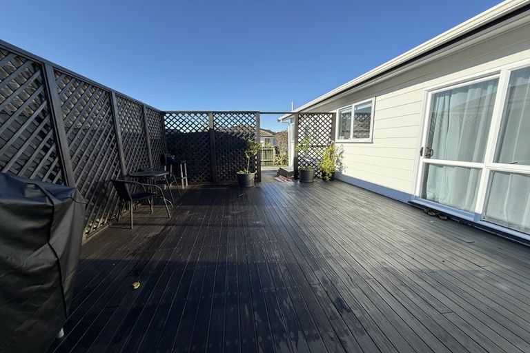 Photo of property in 43 Cleat Street, Whitby, Porirua, 5024
