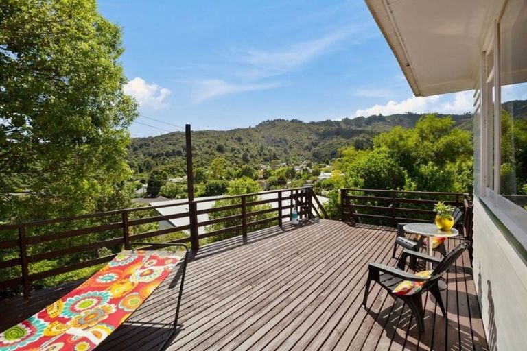 Photo of property in 32a Kopara Grove, Stokes Valley, Lower Hutt, 5019