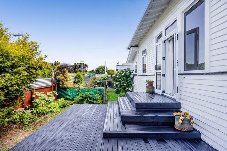 Photo of property in 8 Lincoln Street, Patea, 4520