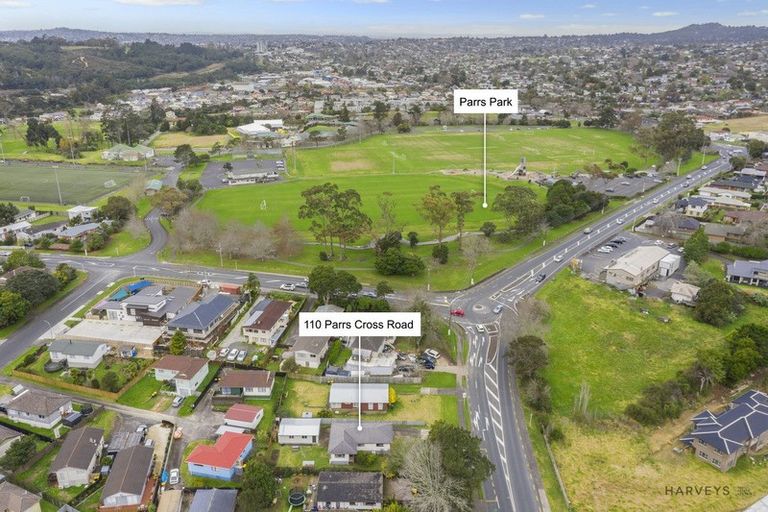 Photo of property in 110 Parrs Cross Road, Sunnyvale, Auckland, 0612