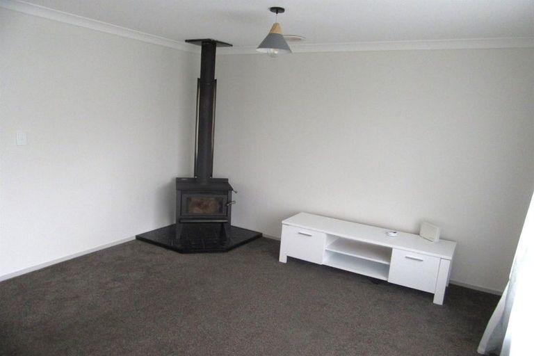 Photo of property in 1/21 Salford Avenue, Redwood, Christchurch, 8051