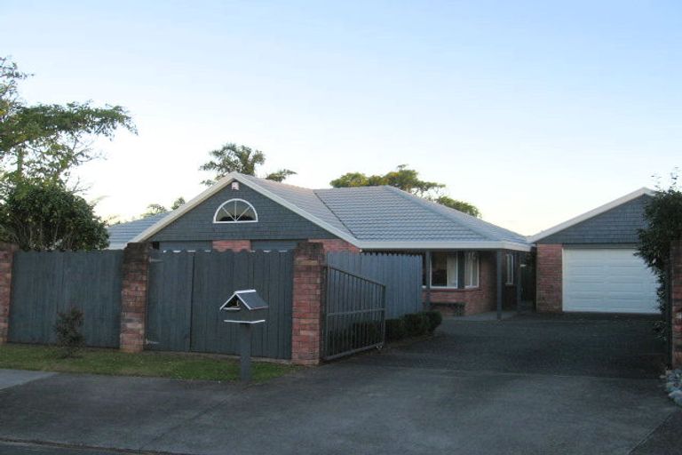 Photo of property in 24 Glucina Avenue, West Harbour, Auckland, 0618
