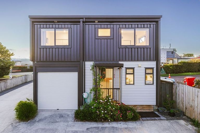 Photo of property in 4337 Great North Road, Glendene, Auckland, 0602