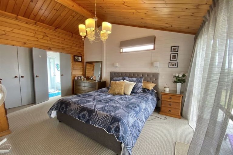 Photo of property in 91 Wiseley Road, West Harbour, Auckland, 0618