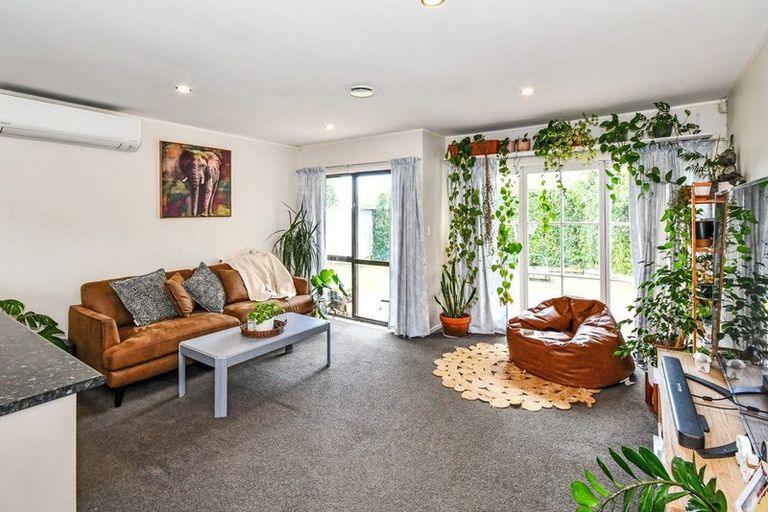 Photo of property in 2/29 Heybridge Street, Manurewa, Auckland, 2102