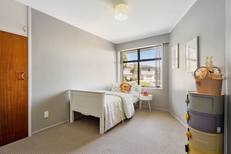 Photo of property in 21 La Trobe Street, Pakuranga Heights, Auckland, 2010