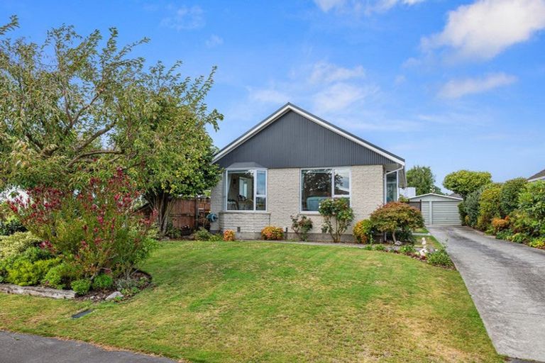 Photo of property in 17 Fern Drive, Halswell, Christchurch, 8025