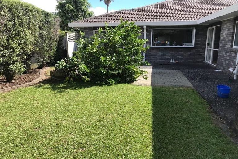 Photo of property in 12 Suncrest Drive, West Harbour, Auckland, 0618