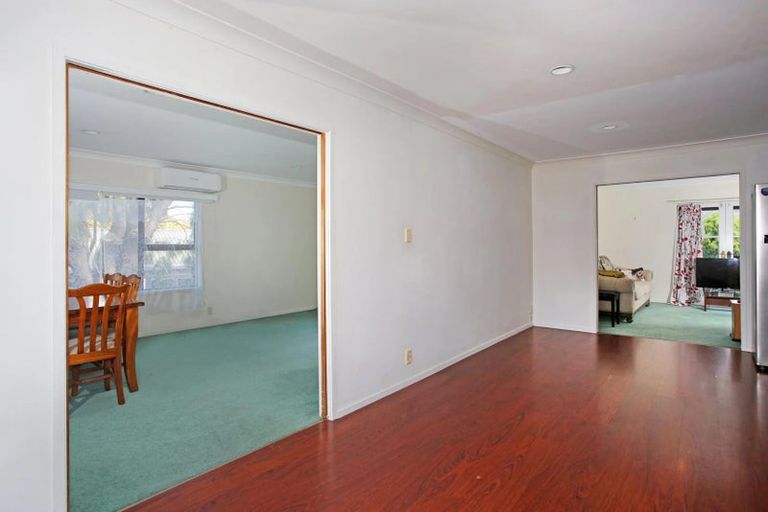 Photo of property in 26 Kingsclere Place, Goodwood Heights, Auckland, 2105