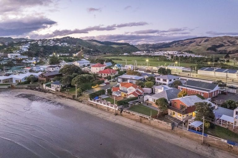 Photo of property in 22a Steyne Avenue, Plimmerton, Porirua, 5026