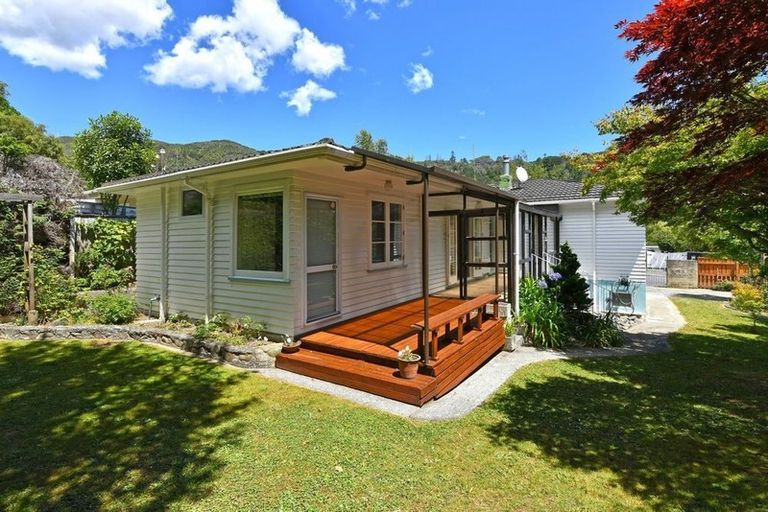 Photo of property in 87 Horoeka Street, Stokes Valley, Lower Hutt, 5019