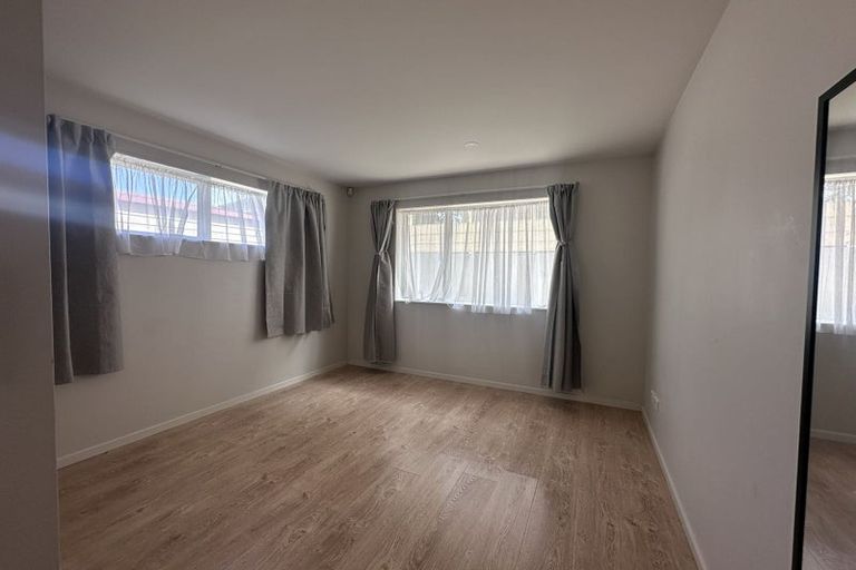 Photo of property in 33 Hutchinsons Road, Bucklands Beach, Auckland, 2014