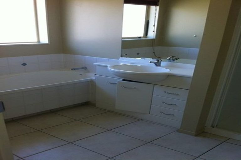 Photo of property in 6 Richfield Crescent, Westgate, Auckland, 0614