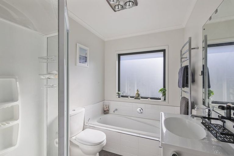 Photo of property in 17 Ragley Way, Rolleston, 7615