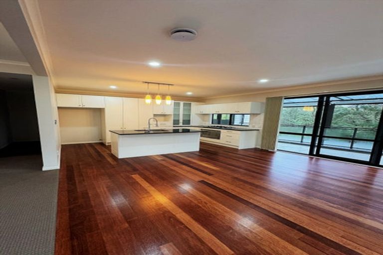Photo of property in 21 Springvale Drive, Fairview Heights, Auckland, 0632