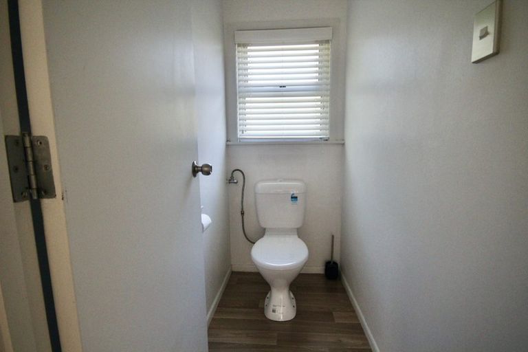 Photo of property in 10 Saffron Street, Birkdale, Auckland, 0626