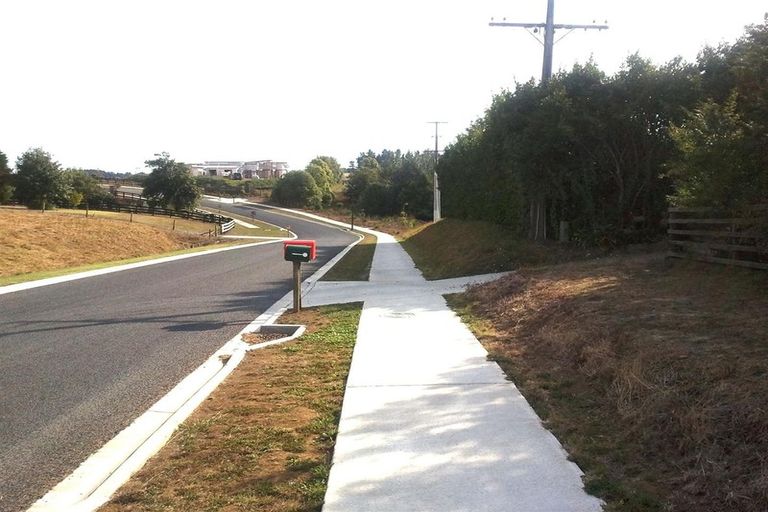 Photo of property in 98 Mcrobbie Road, Kingseat, Papakura, 2580