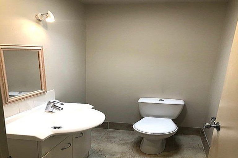 Photo of property in 11/1 Hillcrest Avenue, Hillcrest, Auckland, 0627