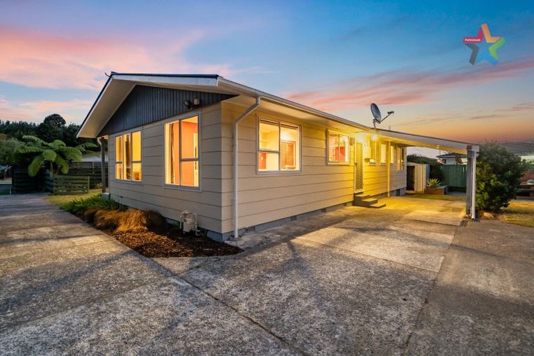 Photo of property in 25 Larchmont Grove, Totara Park, Upper Hutt, 5018