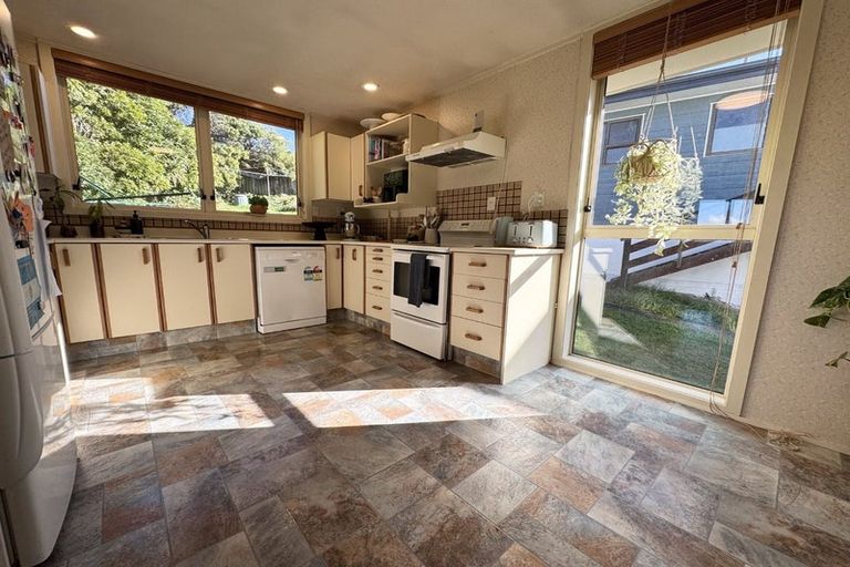 Photo of property in 27 Viewmont Drive, Harbour View, Lower Hutt, 5010