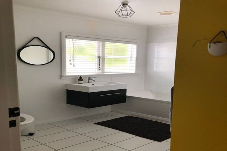 Photo of property in 47 Maungaraki Road, Korokoro, Lower Hutt, 5012