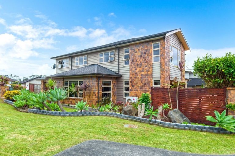 Photo of property in 1 Stow Place, Henderson, Auckland, 0612