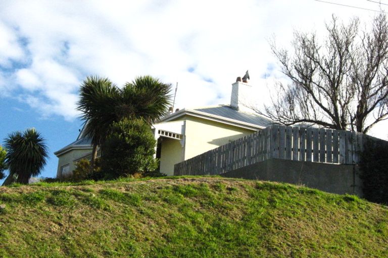 Photo of property in 21 Athol Place, Ravensbourne, Dunedin, 9022