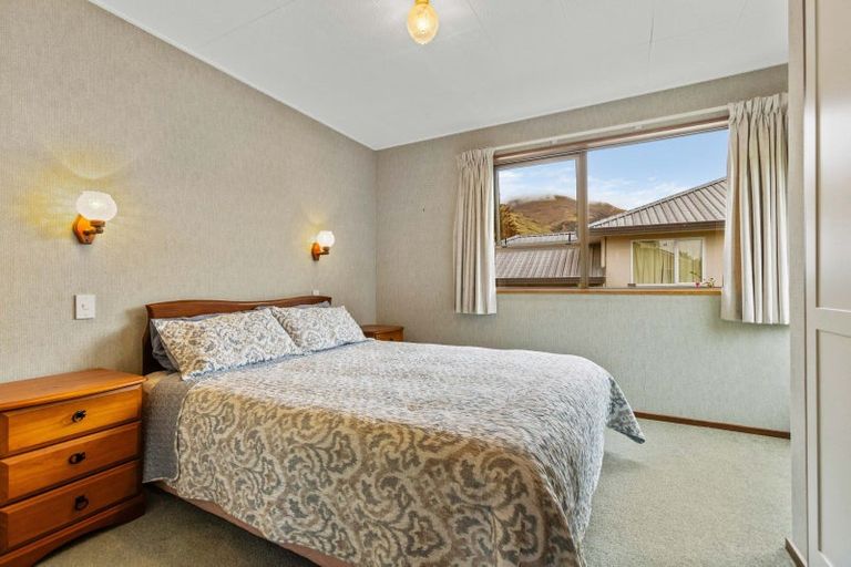 Photo of property in 12 Heuchan Lane, Wanaka, 9305