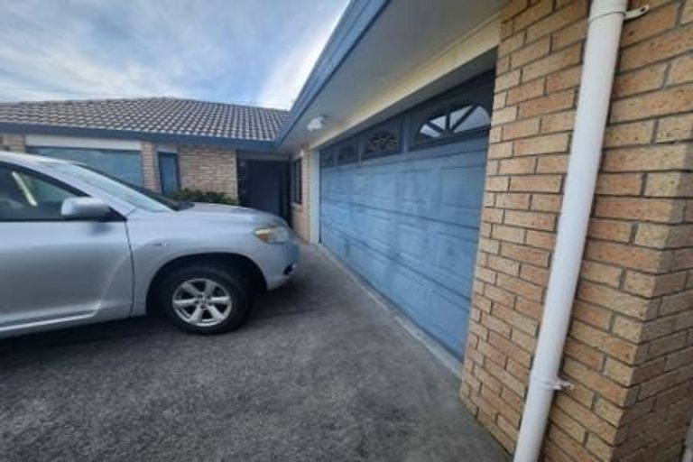 Photo of property in 51 Robin Brooke Drive, Flat Bush, Auckland, 2019