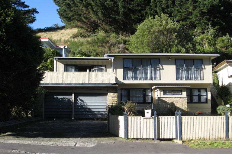 Photo of property in 54 Newlands Road, Newlands, Wellington, 6037